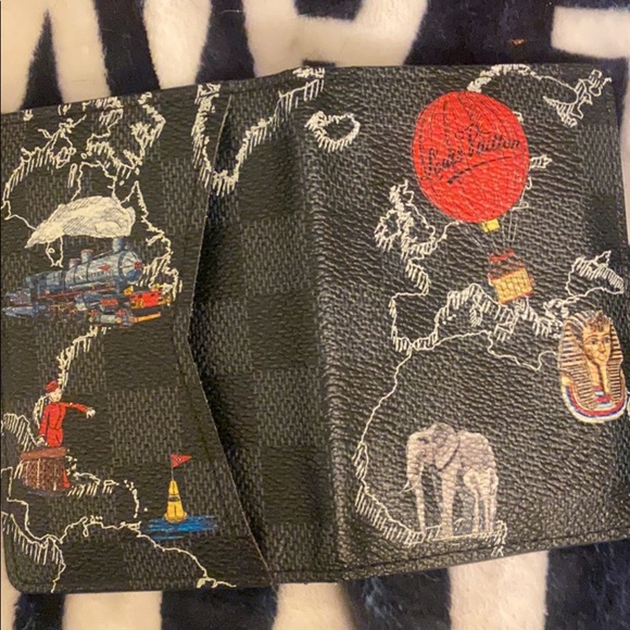 Louis Vuitton wallet - Picture 1 of 2